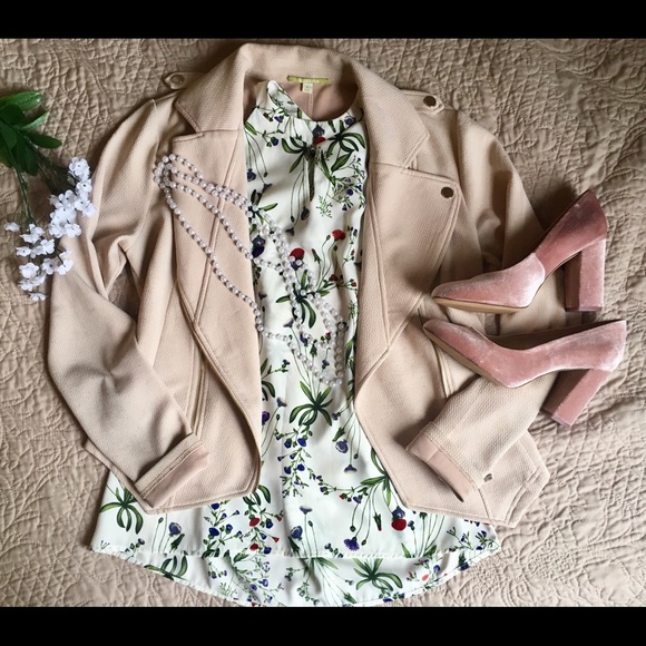 LAST ONE! Ivory Tank with Blossoms - Picture 2 of 5